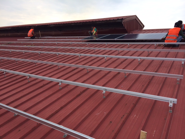 200kw-彩钢瓦屋顶L角太阳能安装系统